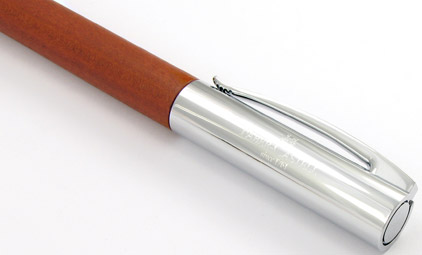 Le stylo bille Ambition Bois de poirier de Faber-Castell - photo.