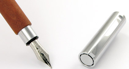 Le stylo plume Ambition Bois de poirier de Faber-Castell - photo.