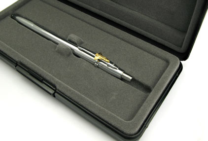 Stylo bille Space Pen SF 1104 Chrom� avec navette de Fisher - photo.