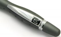 Le stylo bille s-Kiss caoutchout� de Vuarnet