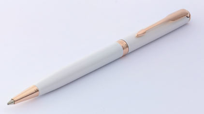 Stylo bille Sonnet Pearl Slim attributs dor�s de Parker - photo.