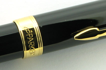 Stylo bille Sonnet laqu� noir intense attributs plaqu�s or de Parker - photo 3