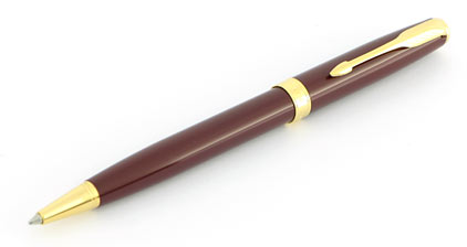 Stylo bille Sonnet laqu� rouge intense attributs plaqu�s or de Parker  - photo.