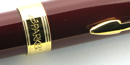 Stylo bille Sonnet laqu� rouge intense attributs plaqu�s or de Parker  - photo 3