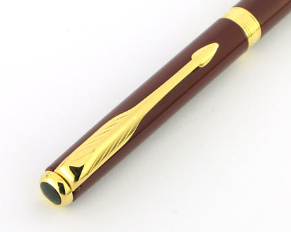 Stylo bille Sonnet Slim laqu� rouge intense attributs plaqu�s or de Parker - photo 4