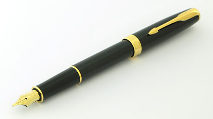 Stylo plume Sonnet laqu� noir intense attributs plaqu�s or de Parker - photo.