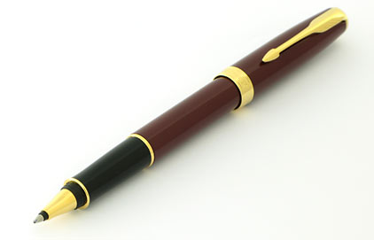 Roller Sonnet laqu� rouge intense attributs plaqu�s or de Parker - photo.