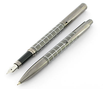Parure stylo plume/stylo bille Swing gun de Vuarnet - photo.
