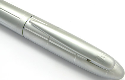 Le stylo plume Race satin� de Vuarnet - photo.