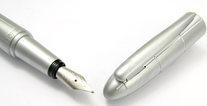 Le stylo plume Race satin� de Vuarnet - photo 3