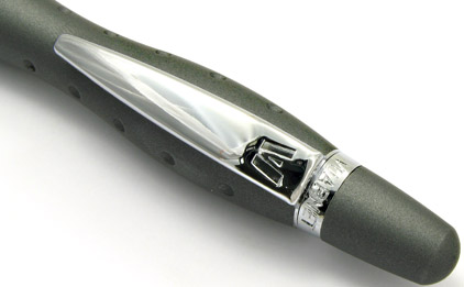 Le stylo bille s-Kiss caoutchout� de Vuarnet - photo.